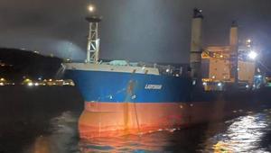 İstanbul Boğazında faciadan dönüldü Kıyıya sürüklenen yük gemisi kurtarıldı