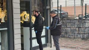 Son dakika... Kuyumcuda silahlı soygun İzinli polis müdahale etti, ayağından vuruldu