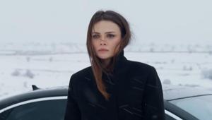 Karlar kraliçesi Alya Soğuğa rağmen ışıldadı