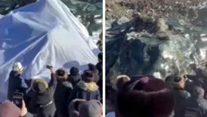 Kırgızistanda ortaya çıktı Kalabalık etrafına toplandı: 180 tonluk dev mineral kültesi