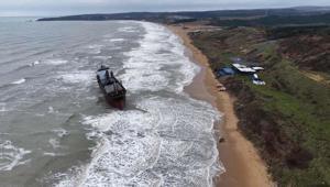 Sarıyerde karaya oturan geminin son durumu havadan görüntülendi