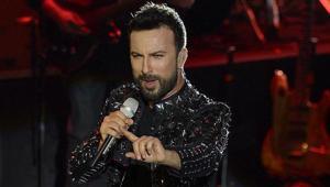 Sahneden ünlülere takıldı