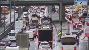 Sabah saatlerinde İstanbul kilitlendi Köprüler ve tünellerde uzun kuyruklar