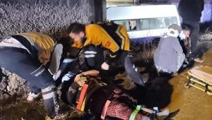 Tarım işçilerini taşıyan minibüs buzlanma nedeniyle kontrolden çıktı 2’si ağır, 14 yaralı