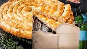 Çıtır çıtır börekler hazırlamak için maden suyu kullanılır mı Yufka altın gibi kızarıyor