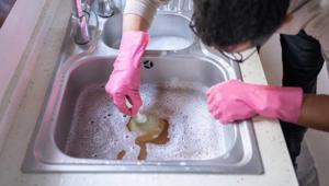 Hemen tesisatçı çağırmayın Evdeki o malzeme lavaboyu anında açıyor