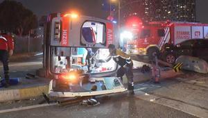 Kartalda ambulans ile cip kafa kafaya çarpıştı: 2si sağlık personeli 3 yaralı