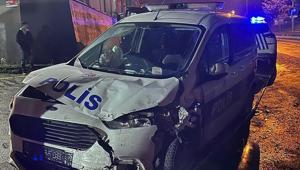 Sultanbeylide polis aracının karıştığı kazada ikisi polis, 3 kişi yaralandı