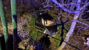 Kayseride ehliyetsiz sürücü 5 metrelik bahçe duvarından uçtu