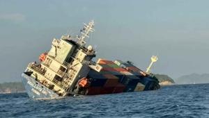 Petrol sızıntısı alarmı Turizm cennetinde 297 konteynerlik gemi battı