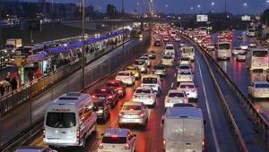 İstanbul’da trafik kırmızı alarm veriyor Yoğunluk yüzde 87’ye ulaştı