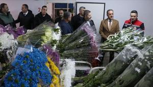 Çiçek mezatında Sevgililer Günü yoğunluğu