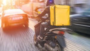 Yasa dışı kumar ve bahis sanal olsa da teslimat elden Paraları motokurye taşıyor