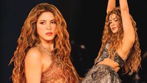 Dünyaca ünlü şarkıcının sahnesinde talihsiz kaza Shakira yere kapaklandı
