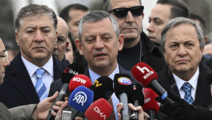 Özgür Özel: CHP, durması gerektiği noktada durmaya devam ediyor