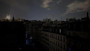 Fransada hayat felç oldu 900 bin hane elektriksiz kaldı, ağaçlar kökünden söküldü