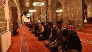 İstanbul Cuma namazı kaçta kılınacak 13 Şubat Cuma namazı vakti Diyanet