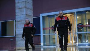 İkiz polisler son anonsu omuz omuza yaptı Aynı anda başladılar, aynı anda veda ettiler