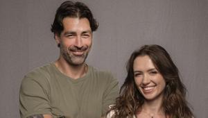 Arka Sokaklarda aşk nöbeti Kalpleri ısıtan sevgi dolu çift