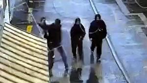 Dehşetin görüntüleri ortaya çıktı 16 yaşındaki kız çocuğunu bıçaklamıştı