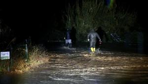 Seydikemer sular altında: 25 ev tahliye edildi, mahallede anonslar yankılanıyor