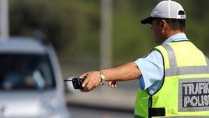 YENİ TRAFİK CEZALARI LİSTESİ 2026 | Kırmızı ışık ihlali, ehliyetsiz araç kullanma cezası, hız sınırı aşımı cezası ne kadar oldu