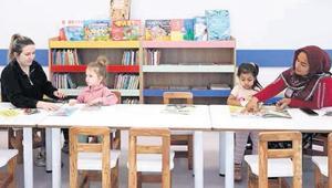 Minik hastalara moral desteği