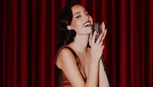 Müzikale Lucky rolüyle dahil oldu