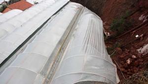 Kumluca’da afet bitmiyor Sel ve hortumun ardından şimdi de heyelan