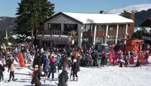Uludağ’da güneşli hava yoğunluğu artırdı: Kar kalınlığı 81 santimetre