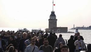 İstanbul’da şubat sürprizi Termometre 23’ü gösterdi, kış günü denize girdiler