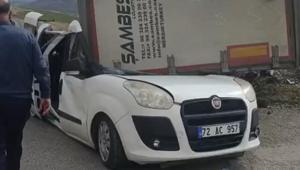 Batmanda TIRın dorsesi, radar aracının üzerine devrildi 1 jandarma personeli yaralandı