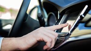 İsrail, arabaların multimedya sistemlerine sızdı Direksiyon başında gözetleniyorsunuz