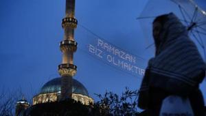 Ramazan ayının müjdecisi Mahyalar tek tek yandı