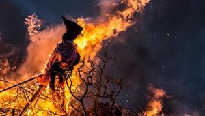 Batıl inanç faciası Cadılık yaptığı iddiasıyla bir anne ve 10 aylık bebeğini diri diri yaktılar