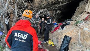İzmir’de mağarada zamanla yarış Çukura düşen kişi için kurtarma çalışması başlatıldı