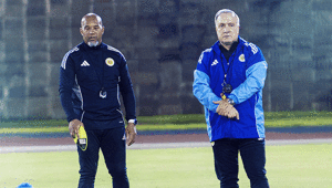 Curaçaoyu Dünya Kupasına götüren Dick Advocaattan istifa kararı