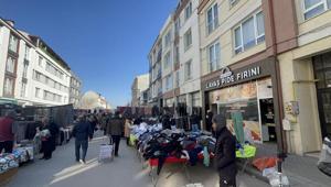 Eskişehir’de baca yangını Pazar engelini aşamayan itfaiye, yaya müdahale etti