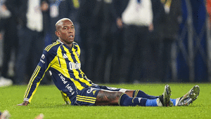 Fenerbahçede Talisca şoku Stadyumdan sekerek ayrıldı Fenerbahçede Talisca şoku Stadyumdan sekerek ayrıldı