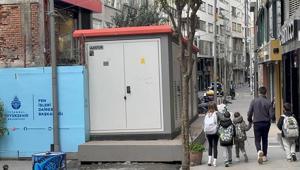 Şişlide İBBnin yola taşıdığı trafoya esnaftan tepki: Tüm esnaf şikayetçi