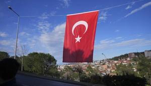 Şehit Hava Pilot Binbaşı Bolatın şehadet haberi İzmirdeki ailesine verildi Askeriyenin önüne gidip su içerdi