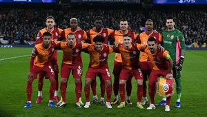 Galatasarayda sezon sonu sürpriz ayrılık Yıldız futbolcunun babası Liverpoolu açıkladı