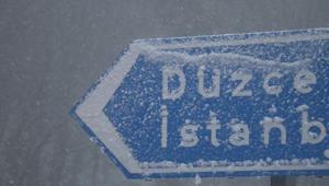 D-100 karayolunun Bolu Dağı geçişinde beklenen kar yağışı başladı