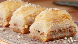 Ev baklavasını bir de bademli deneyin Tatlı sıcak, şerbet soğuk: Çıtırtısı komşudan duyulur