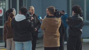 Arka Sokaklarda bir anons, bin gözyaşı Güllüden Gitme çalarken yıkıldılar