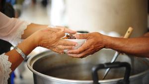 Küçük iyilikler büyük mutluluklar getiriyor Yardım etmek ruh sağlığını iyileştiriyor