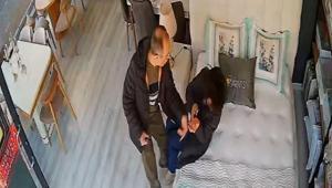 Samsun’da öğretmenin eşini iş yerinde darbettiği anlar kamerada