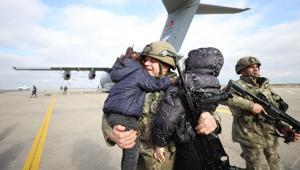 Duygusal karşılama NATO tatbikatında destan yazan Mehmetçik yurda döndü