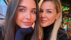 Görenler abla kardeş sandı Emine Ün kızı Durunun son halini paylaştı