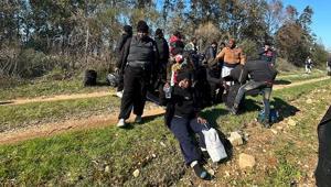 Kaçak göçmenleri Bu dağın arkası İstanbul deyip, boş araziye bıraktılar